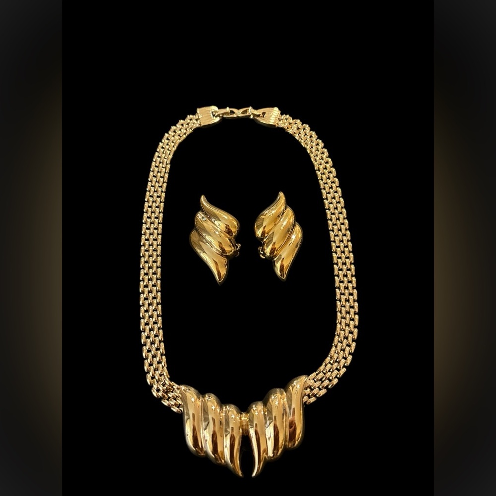 Vintage D’orlan 2 piece necklace / choker & clip on earrings gold set